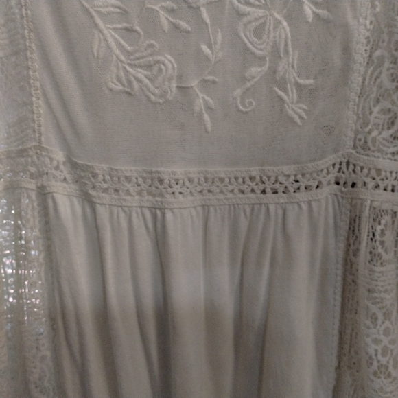 IVORY BEACHY BOHO EMBROIDERED LONG CROCHET LACE WEDDING DRESS - Picture 6 of 11